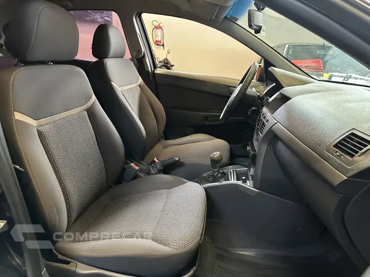 VECTRA 2.0 MPFI Expression 8V