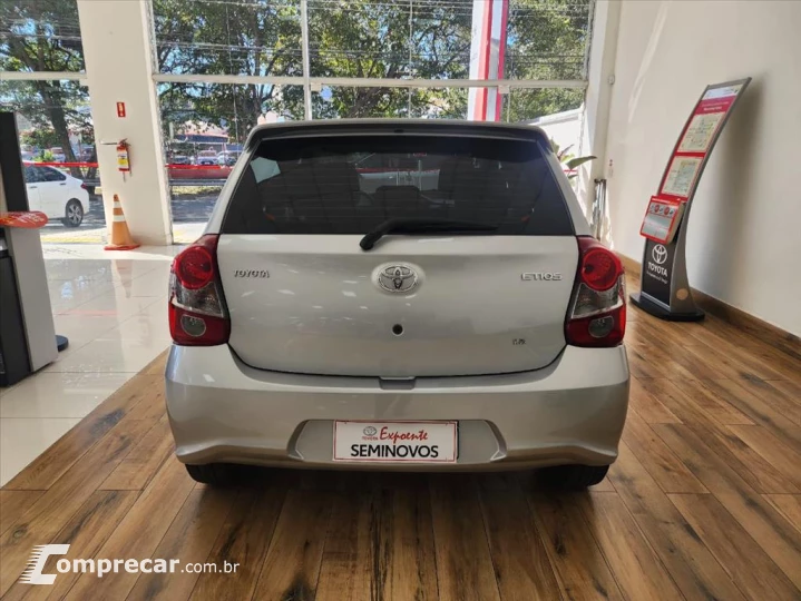 ETIOS 1.5 X PLUS 16V FLEX 4P AUTOMÁTICO