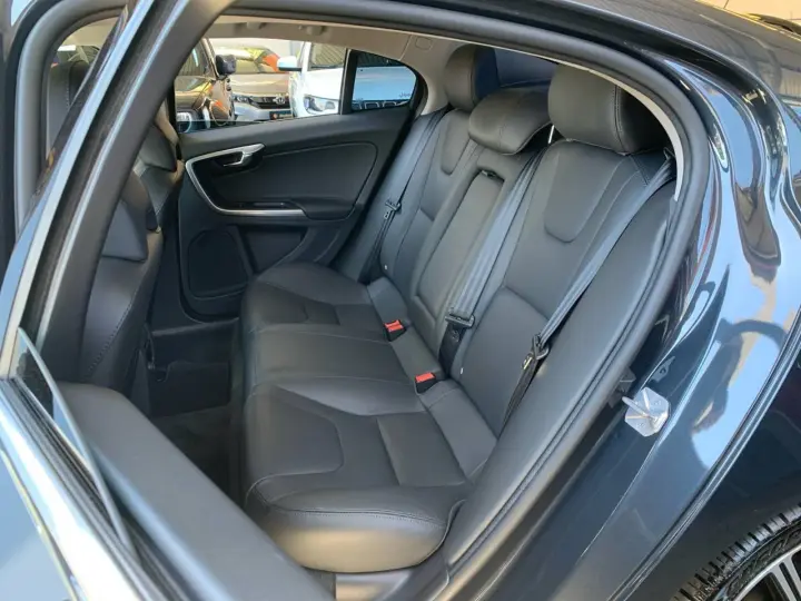 S60 T-4 MOMENTUM 2.0 190cv 4p
