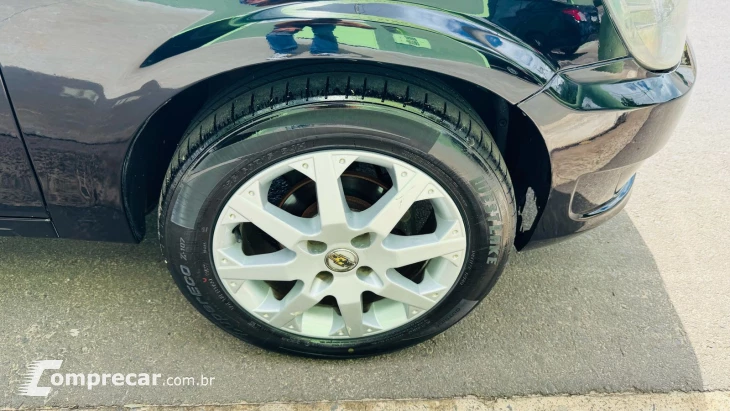 CELTA 1.0 MPFI LT 8V