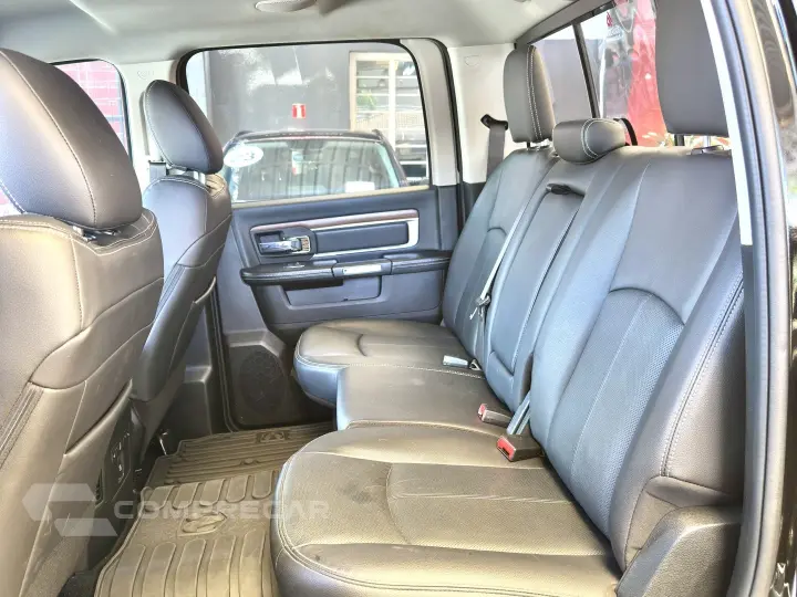 CLASSIC 5.7 V8 GASOLINA LARAMIE NIGHT EDITION CD 4X4 AUTOMÁT