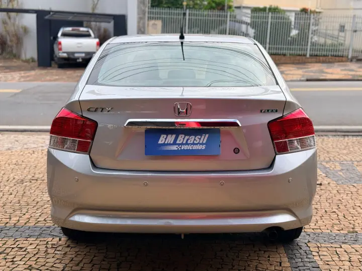 CITY 1.5 LX Sedan 16V