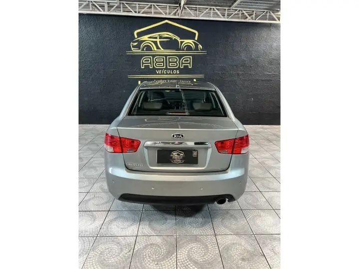 CERATO 1.6 E.213 SEDAN 16V GASOLINA 4P MANUAL