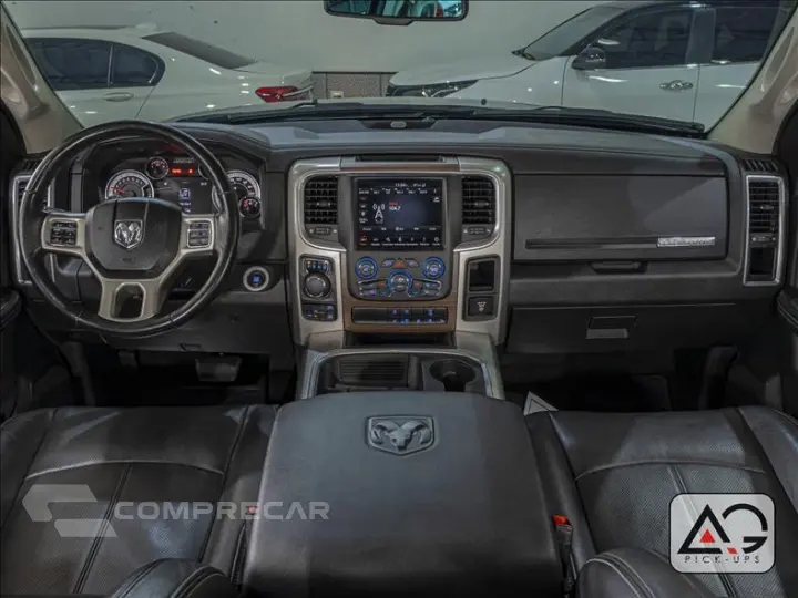 CLASSIC 5.7 V8 Laramie Night Edition CD 4X4