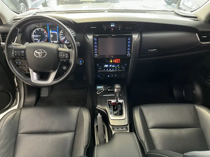 HILUX SW4 2.8 D-4d Turbo SRX 7L 4X4