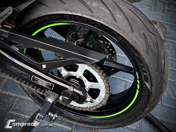 NINJA ZX-4R