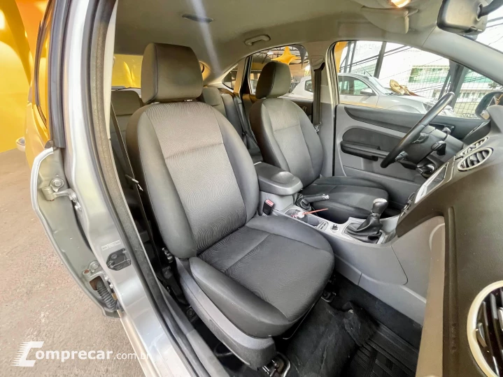 FOCUS 1.6 SE Hatch 16V