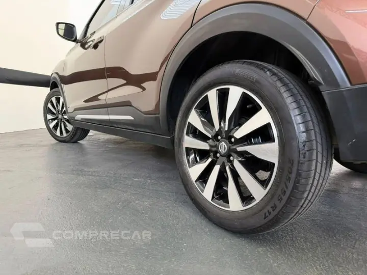 KICKS SV CVT