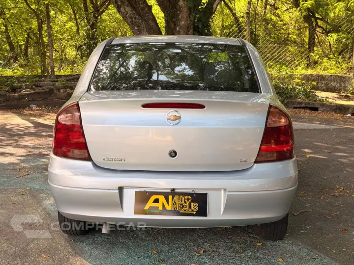 CORSA 1.4 MPFI Premium Sedan 8V