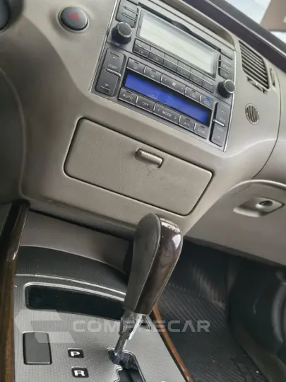 AZERA 3.3 MPFI GLS Sedan V6 24V