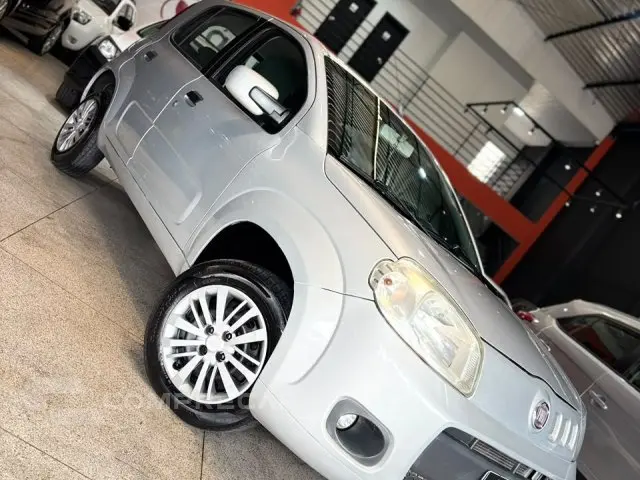 UNO - 1.0 VIVACE 8V 4P MANUAL