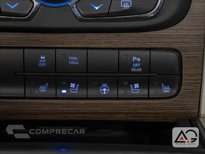 CLASSIC 5.7 V8 Laramie Night Edition CD 4X4