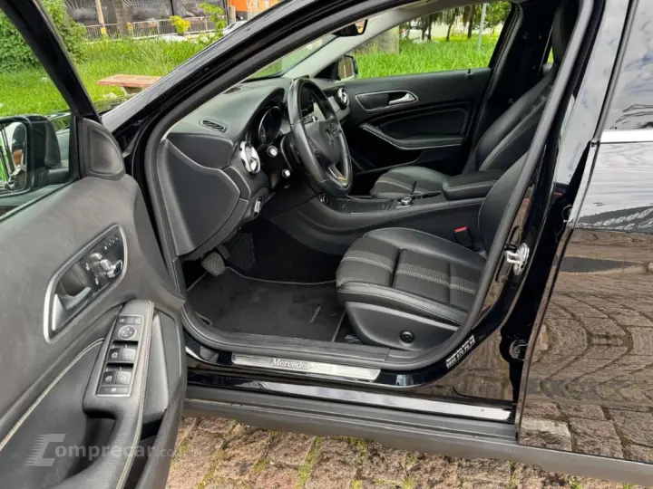 GLA 200 Advance 1.6/1.6 TB 16V Flex Aut.