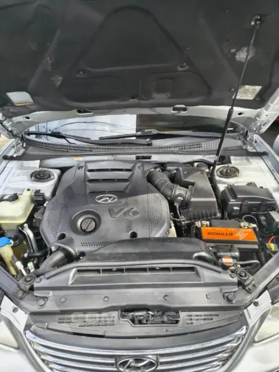 AZERA 3.3 MPFI GLS Sedan V6 24V