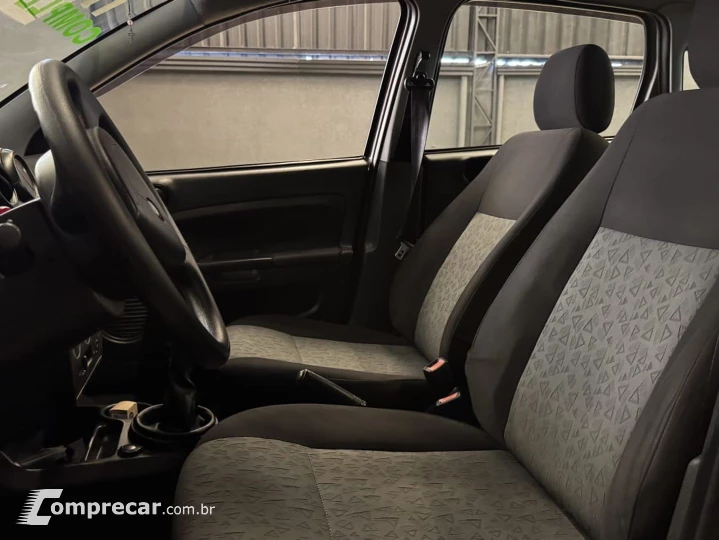 Fiesta 1.6 Rocam Sedan 8V Flex 4P Manual