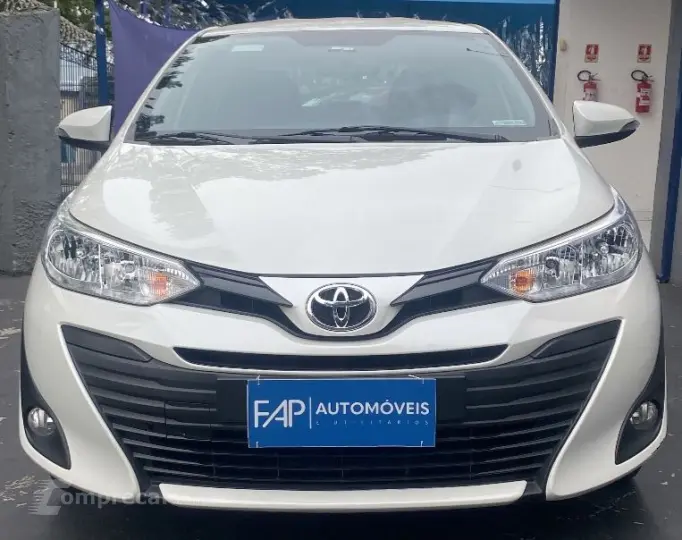 Yaris Sedan 1.5 16V 4P FLEX XLS MULTIDRIVE AUTOMÁTICO CVT