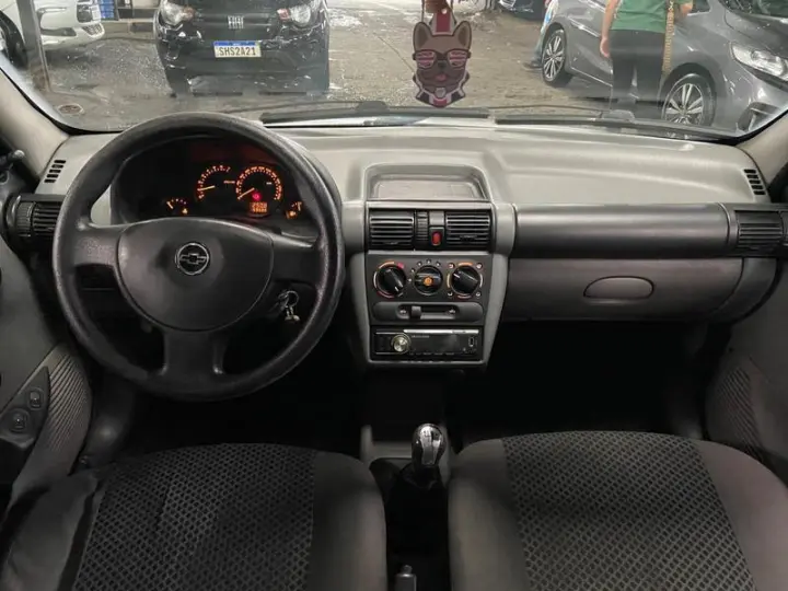 CLASSIC SEDAN 1.0 4P