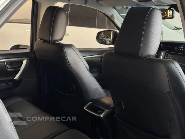 Hilux SW4 2.8 16V 4P SRX 4X4 7 LUGARES TURBO DIESEL AUTOMÁTI