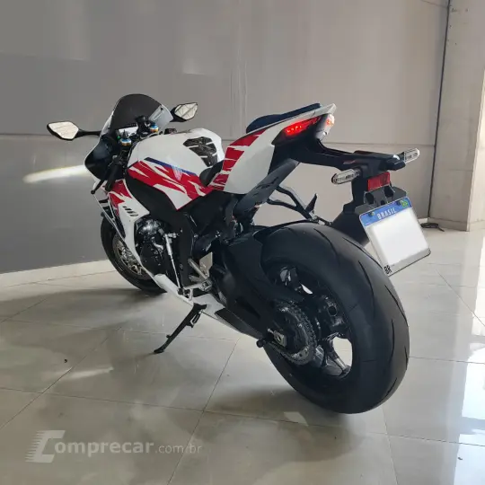 CBR 1000 RR-R FIREBLADE