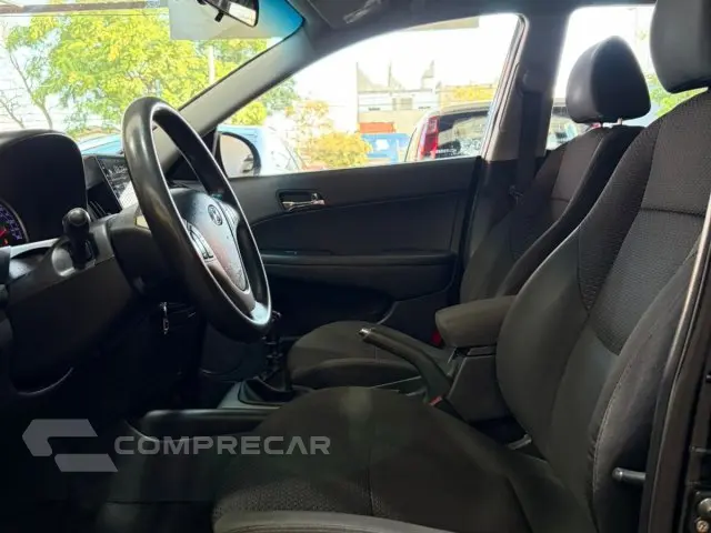 I30 - 2.0 MPFI GLS 16V 4P MANUAL