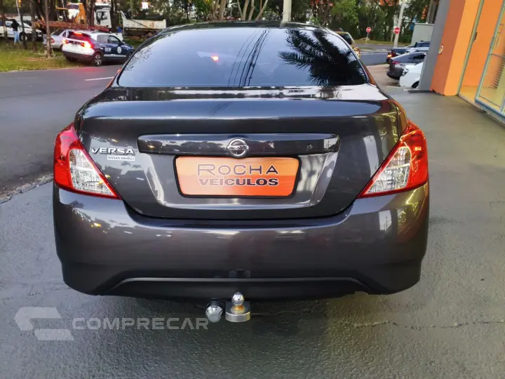 Versa Sedan 1.0 4P FLEX