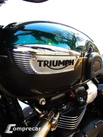 TRIUMPH BONNEVILLE T100 900