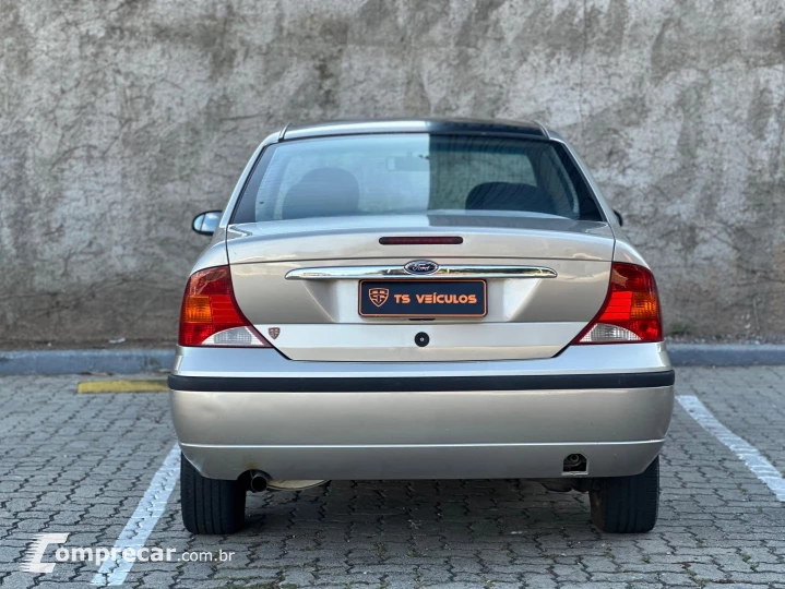 FOCUS 2.0 GHIA SEDAN 16V GASOLINA 4P MANUAL