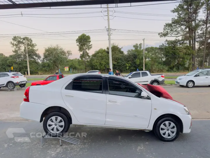 Etios Sedan 1.5 16V 4P FLEX XS