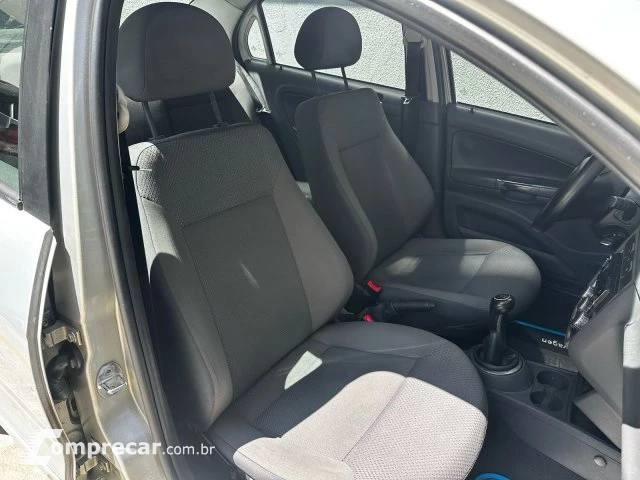 VOYAGE - 1.0 MI 8V 4P MANUAL