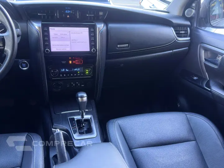 HILUX SW4 2.8 D-4D TURBO DIESEL SRX 7L 4X4 AUTOMÁTICO