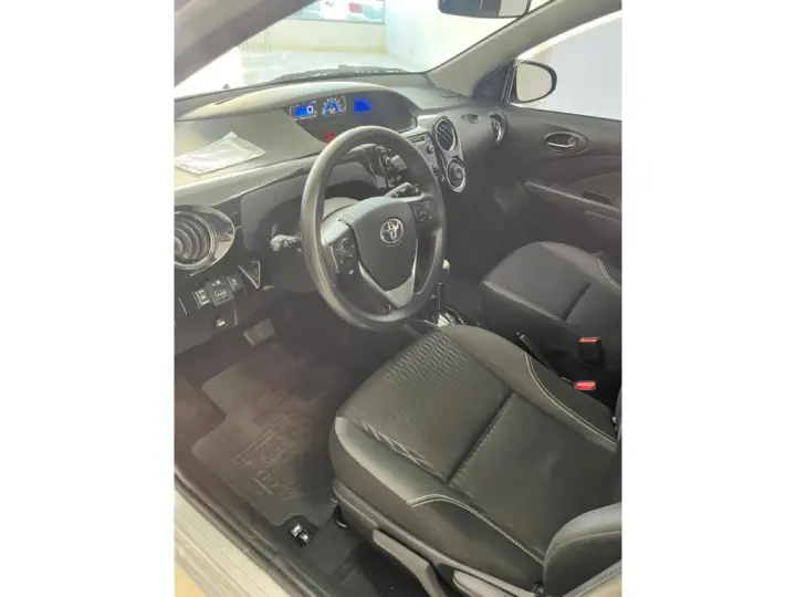 ETIOS 1.5 X PLUS 16V FLEX 4P AUTOMÁTICO