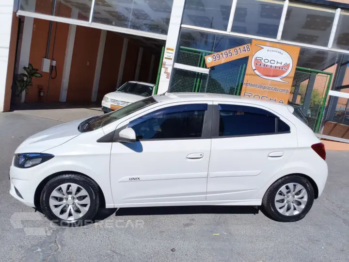 Onix Hatch 1.4 4P FLEX LT