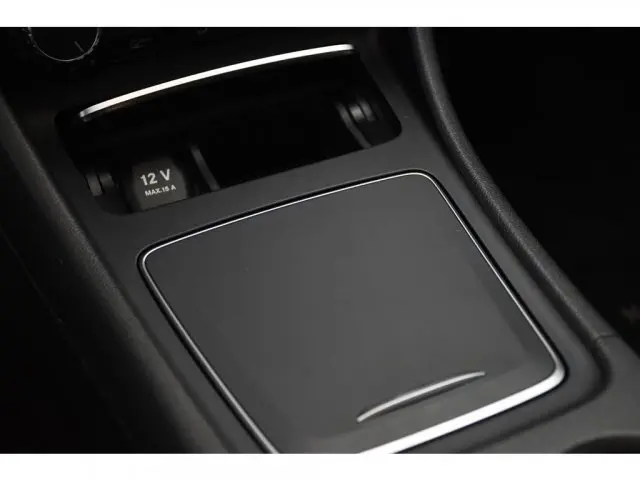 CLA 180 - 1.6 CGI 7G-DCT