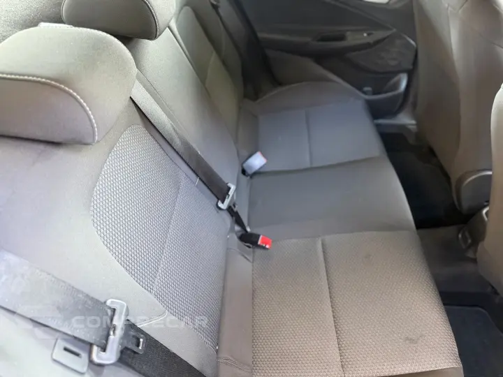 ONIX SEDAN Plus LT 1.0 12V TB Flex Mec.