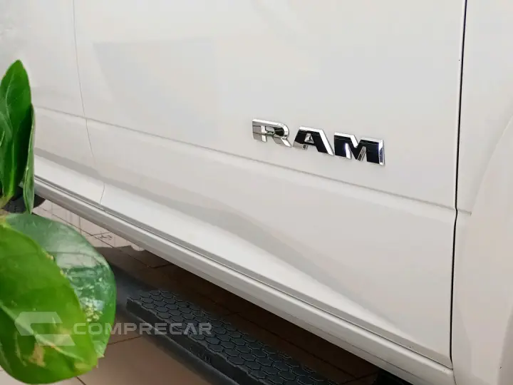 CLASSIC 5.7 V8 GASOLINA LARAMIE CD 4X4 AUTOMÁTICO