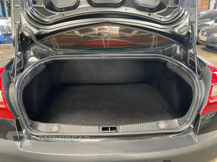 MEGANE SEDAN DYNAMIQUE 1.6 16V 4P