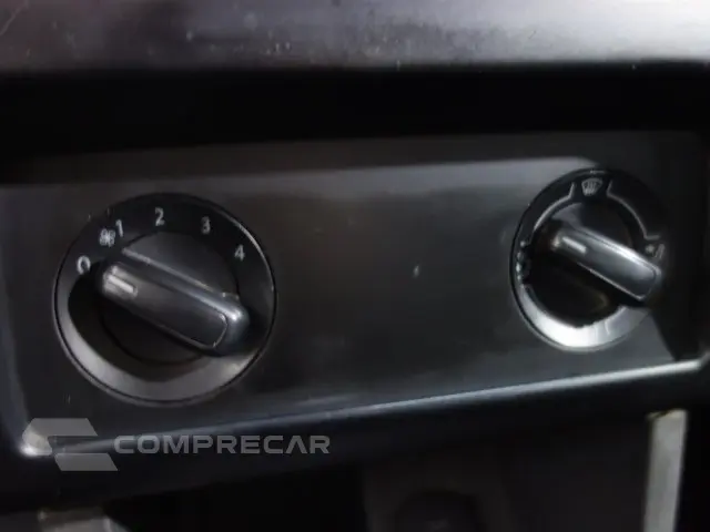 FOX - 1.6 MI 8V 4P MANUAL