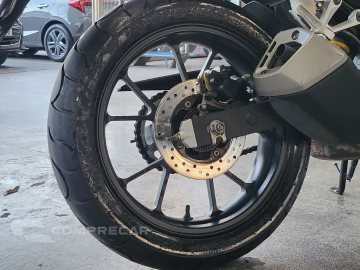 CB 300F
