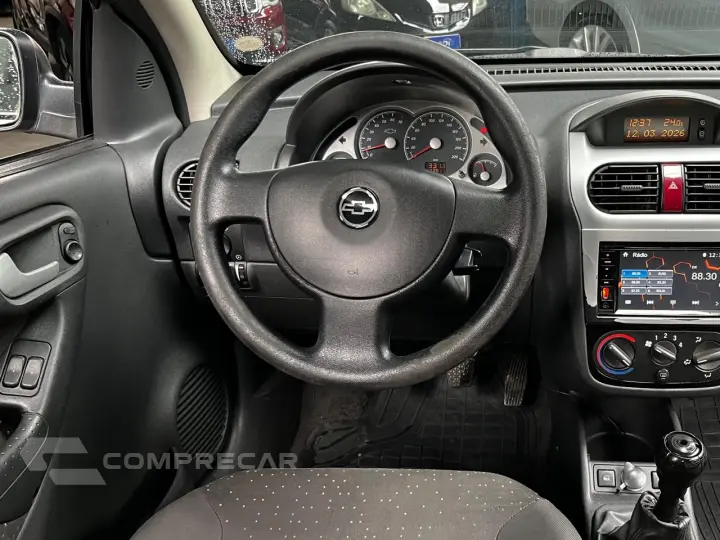 CORSA 1.4 MPFI Premium Sedan 8V