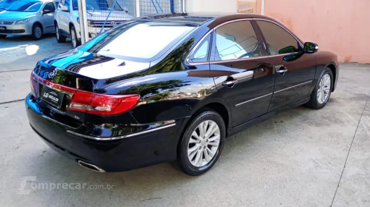 AZERA 3.3 MPFI GLS Sedan V6 24V