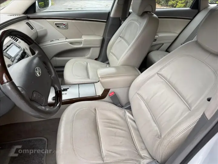 AZERA 3.3 MPFI GLS Sedan V6 24V