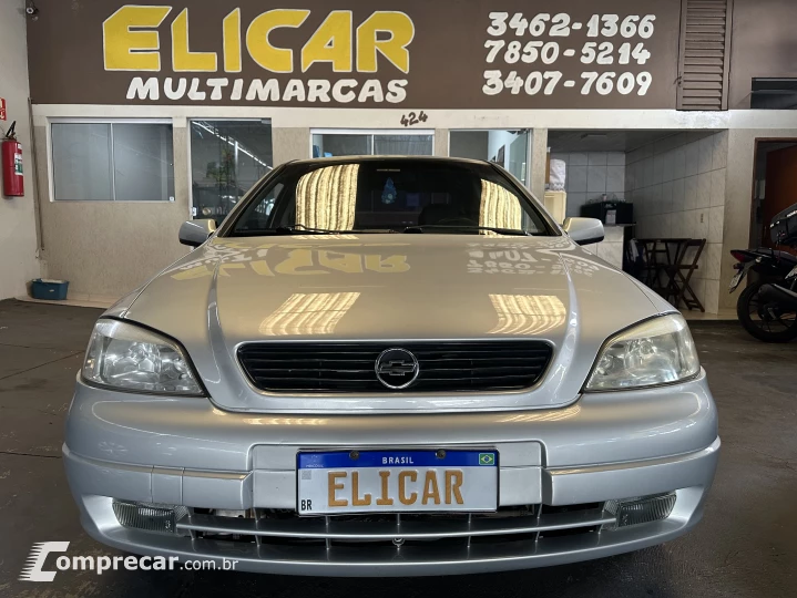 ASTRA 1.8 MPFI GL Sedan 8V