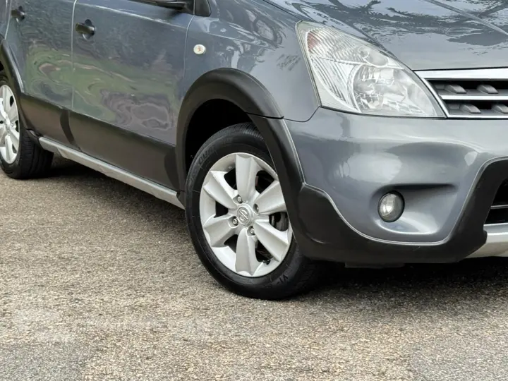 LIVINA 1.8 SL X-gear 16V