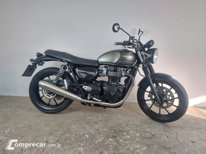 TRIUMPH STREET TWIN