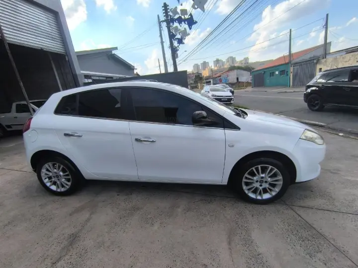 Bravo ESSENCE Dualogic 1.8 Flex 16V 5p