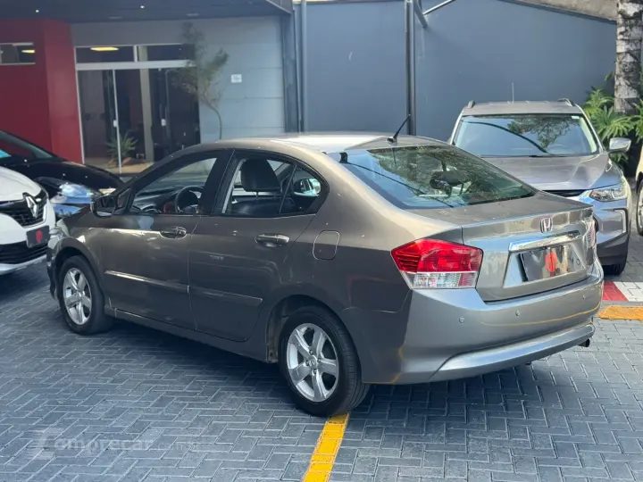 CITY 1.5 LX Sedan 16V