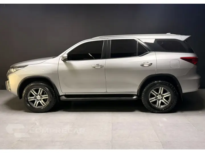 HILUX SW4 2.7 SRV 7 LUGARES 4X2 16V FLEX 4P AUTOMÁTICO