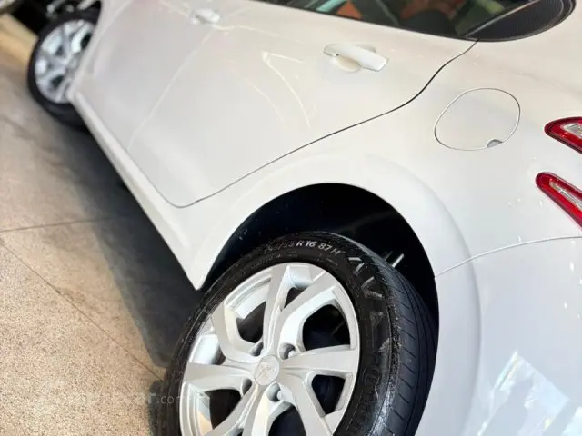 208 - 1.5 ACTIVE 8V 4P MANUAL