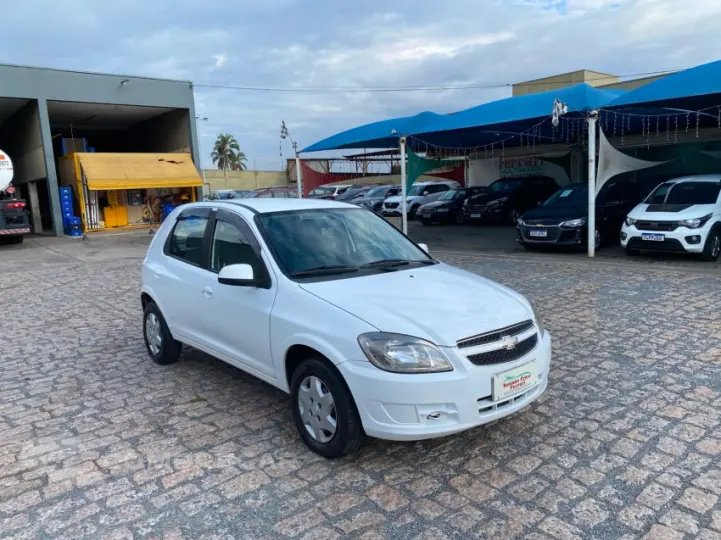 CELTA 1.0 MPFI LT 8V