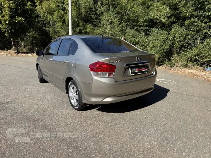 CITY 1.5 DX Sedan 16V